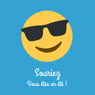 Sourires en &eacute;t&eacute; avec lunettes de soleil